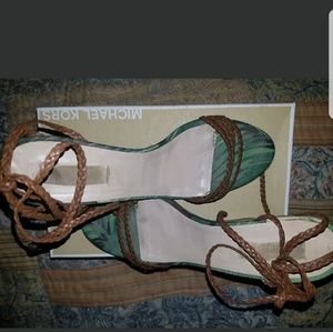 EUC Sz 10 Michael Kors Lace-up Wedges